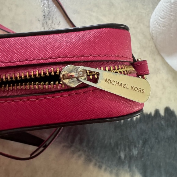 Michael Kors hot pink jet set crossbody and wallet set - Picture 7 of 7